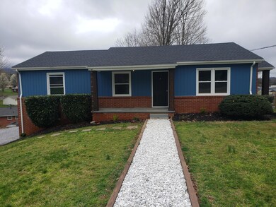 2104 Edgehill Cir, Johnson City, TN 37601 - photo 2