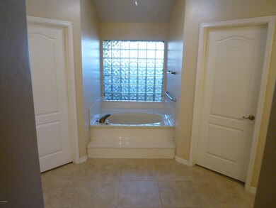 His & Her Walk In Closets, Mstr suite