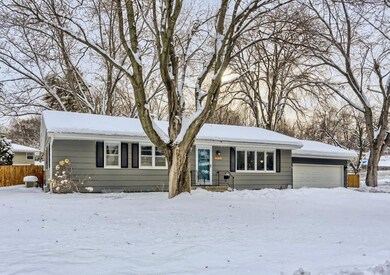 14921 Belvoir Dr, Minnetonka, MN 55345 - photo 2