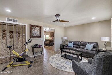 6515 E Rustic Dr-10