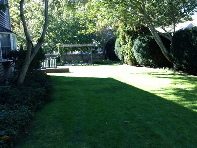 Private side yard