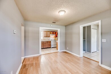 7262 Ridgeway Rd N, Jacksonville, FL 32244 - photo 5