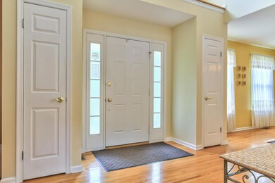 5 Ginnie Ln West Windsor-print-008-Foyer
