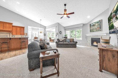 (3) 6155 GRAEBEAR TR. Open Concept Livin
