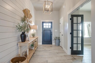 112 Maverick Ct, Granbury, TX 76049 - photo 4