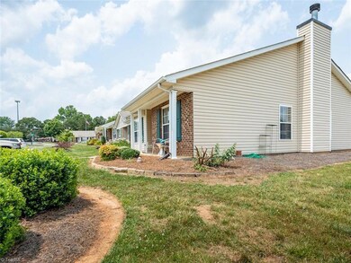 107 Oakmont Cir, High Point, NC 27263 - photo 2