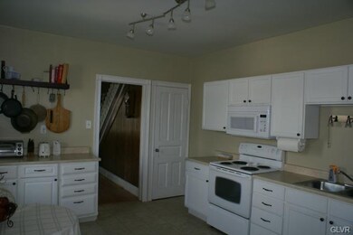 Eat in kitchen pic #1.