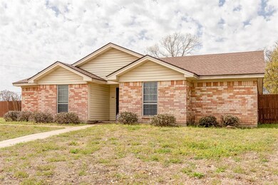 2701 Springbrooke Dr, Hurst, TX 76054 - photo 2