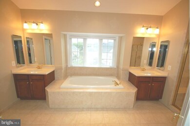 22123 Whisperhill Ct, Broadlands, VA 20148 - photo 3