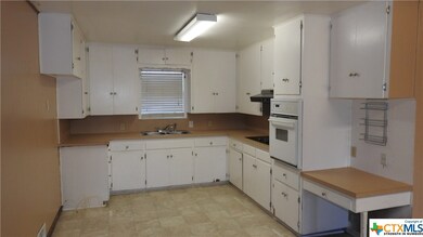 907 E Main St, Troy, TX 76579 - photo 6