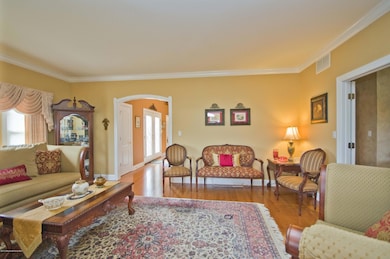 005_LIVING ROOM