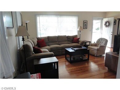 Living Room - Nice large living room with beautifu