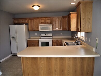 BAR COUNTER SPACE PLUS ROOM FOR A TABLE 