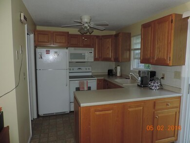 62 Fieldstone Dr, Londonderry, NH 03053 - photo 4