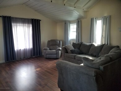 Bright sunny Living rm