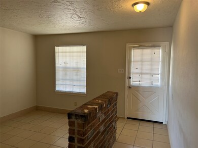 5802 Par Four Dr, Houston, TX 77088 - photo 4