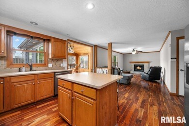 4622 E 49th Ct, Davenport, IA 52807 - photo 3