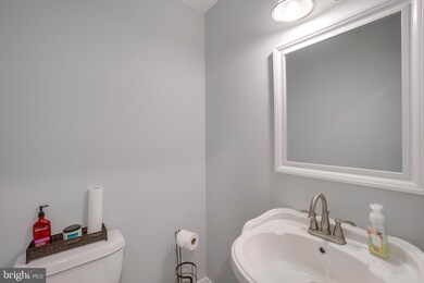 506 Peacock Dr, Hyattsville, MD 20785 - photo 4