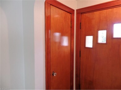 Guest closet in entry vestibule .....