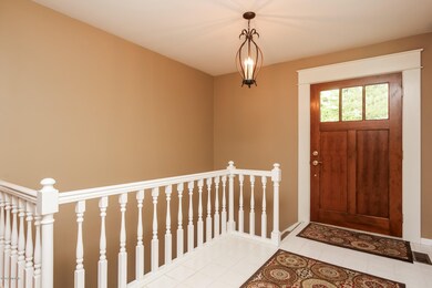 006-Foyer-3241059-medium