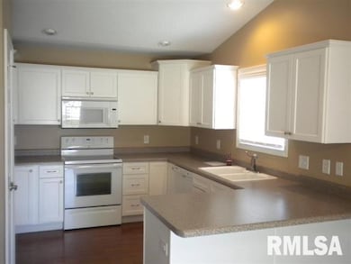 5200 Villa Dr unit 6, Davenport, IA 52806 - photo 2