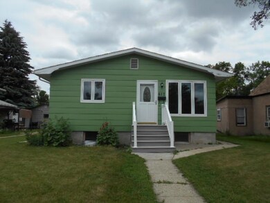 Front of Home<|><|>
