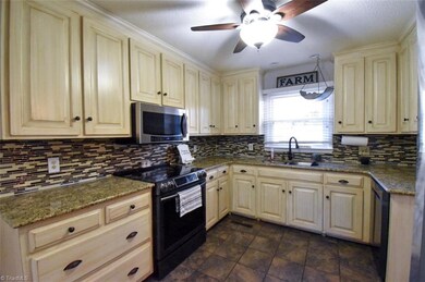 1921 Sunny Ln, Asheboro, NC 27205 - photo 7