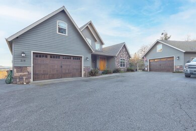 215 Isabella Ln, Grants Pass, OR 97526 - photo 2