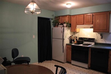 Eat-in Kitchen with entry to mudroom!