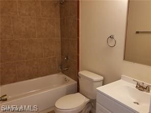 Full bathroom with toilet, vanity, and  shower com