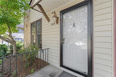 1049 Rock Knoll Ct unit 204, Winston Salem, NC 27107 - photo 2