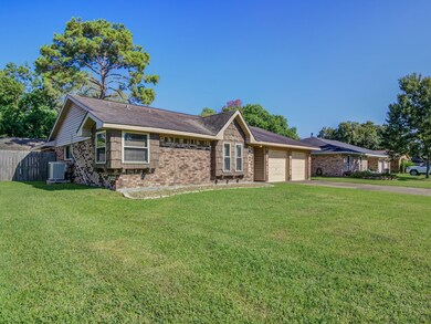 604 Heather Ln, Friendswood, TX 77546 - photo 4