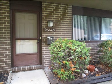 26669 Lake of the Falls Blvd unit 26669, Olmsted Falls, OH 44138 - photo 2