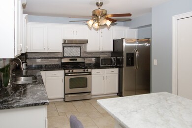 1716 N Baldwin Ave, Waukegan, IL 60085 - photo 7