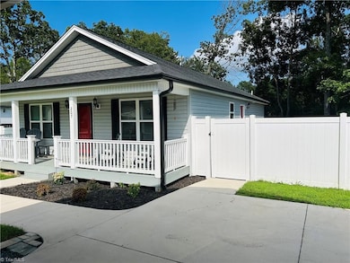 207 Bethlehem Ave, Thomasville, NC 27360 - photo 2