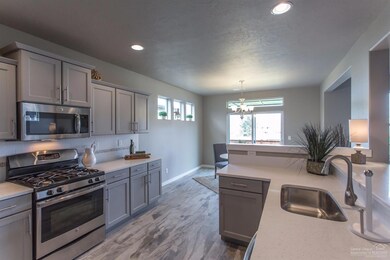 1671 NE Leehaven Ln, Bend, OR 97701 - photo 2