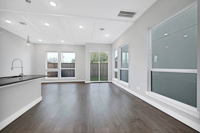 4510 Whitney Park Way, Houston, TX 77022 - photo 2