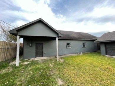 807 Apache St, Houston, TX 77022 - photo 4