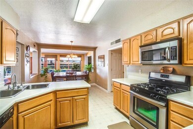 10220 Woodway Dr, El Paso, TX 79925 - photo 6