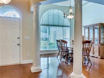 Spacious and open entry way