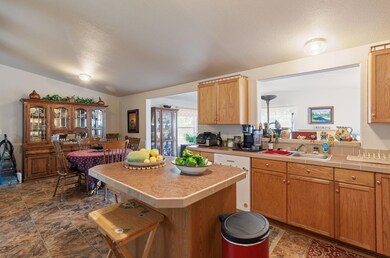 2040 Robertson Bridge Rd, Grants Pass, OR 97526 - photo 6