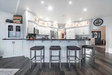 2407 Johns Peak Rd, Central Point, OR 97502 - photo 4