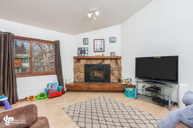 3908 Tom White Circle-large-005-30-Livin