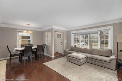 726 Magnolia Ave, Royal Oak, MI 48073 - photo 2