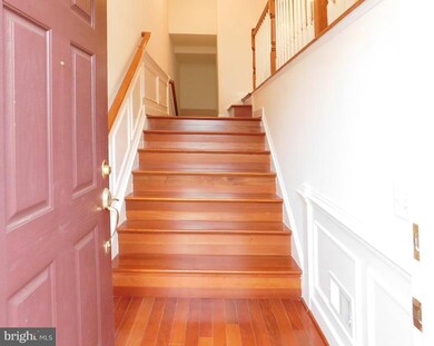 8191 Laurel Crossing Ln, Lorton, VA 22079 - photo 2