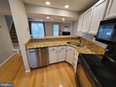 11921 Redtree Way, Reston, VA 20194 - photo 2