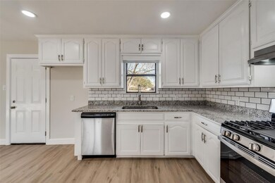 852 Dora St, Bedford, TX 76022 - photo 5