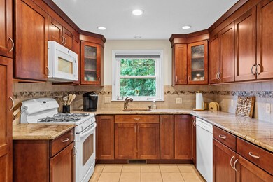 427 Elk Run Rd, Hudson, NH 03051 - photo 4