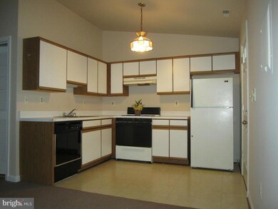 1825 Vincenza Dr unit B, Sykesville, MD 21784 - photo 5