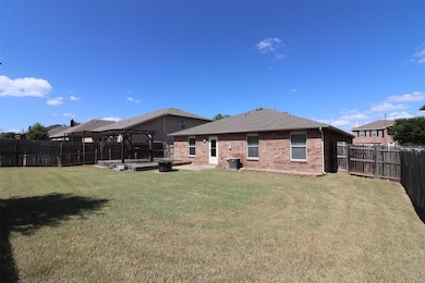 8416 River Bluffs Dr, Arlington, TX 76002 - photo 4